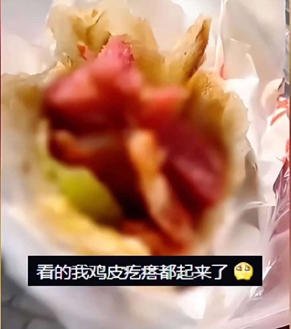 顾客买肉饼咬下去发现全是活蛆，糊弄顾客这心长歪了。